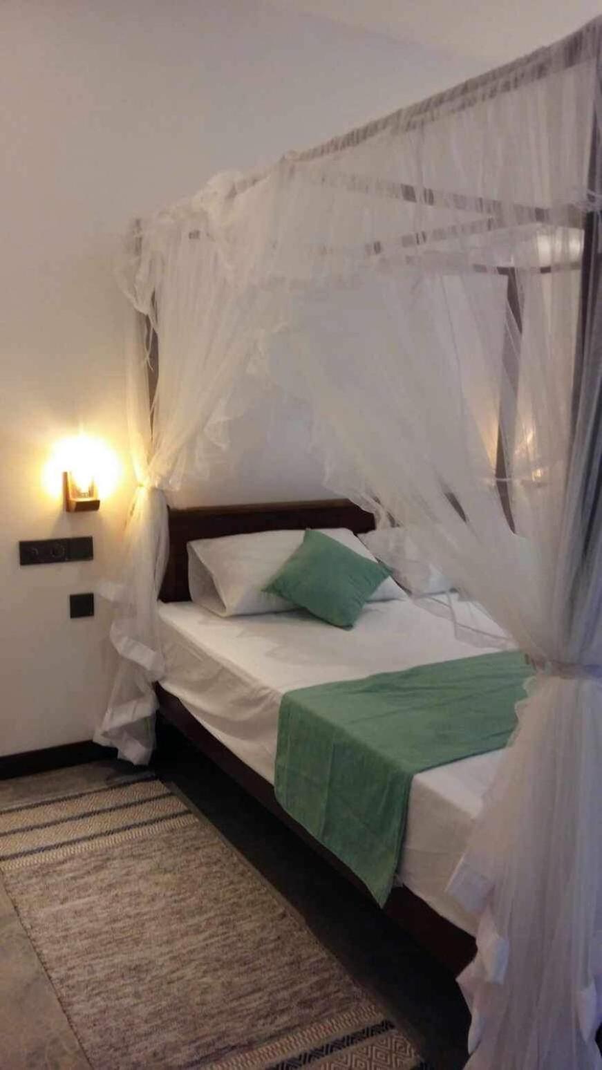 New Ocean Breeze Madiha Hotel Matara Exterior photo