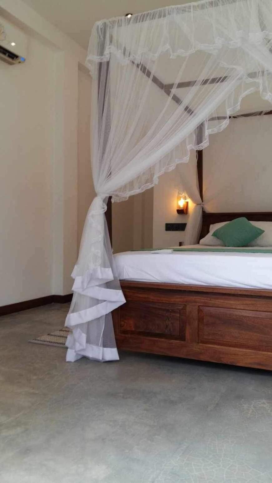 New Ocean Breeze Madiha Hotel Matara Exterior photo