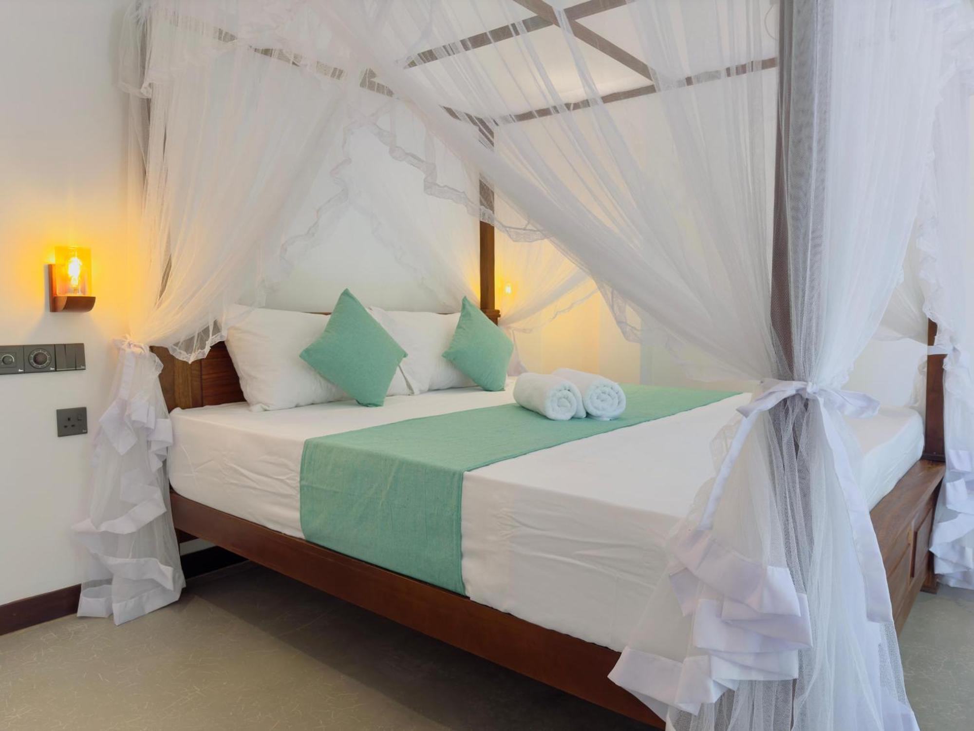 New Ocean Breeze Madiha Hotel Matara Exterior photo