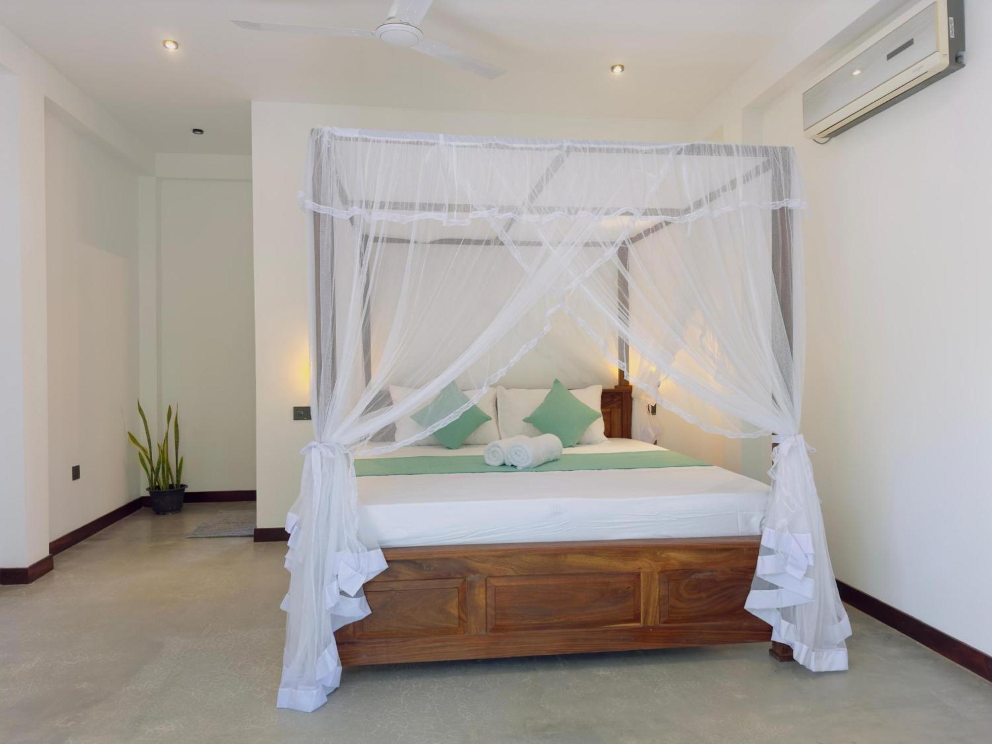 New Ocean Breeze Madiha Hotel Matara Exterior photo