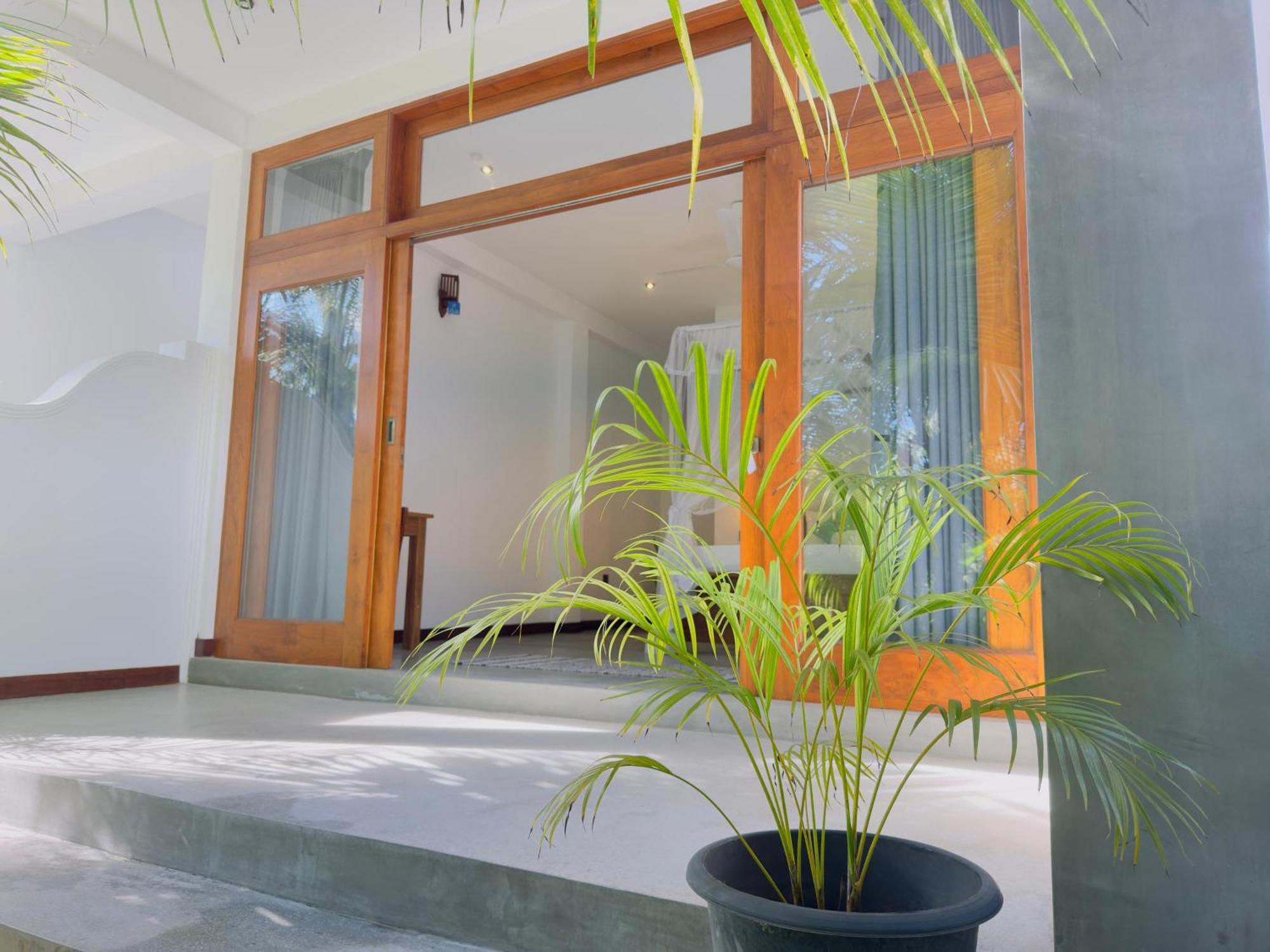 New Ocean Breeze Madiha Hotel Matara Exterior photo